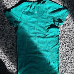 Lululemon Green Short Sleeve Top – Size 2